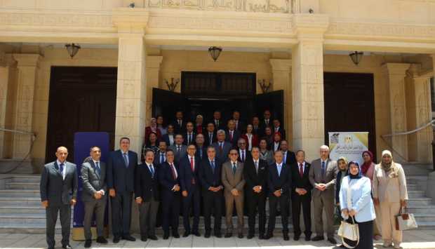 برنامج تدريبي متكامل لإعداد المرشحين لشغل منصب رئيس جامعة 
