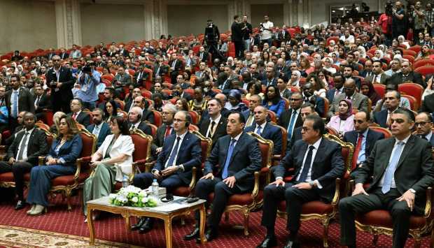 بمشاركة 45 ألف زائر.. مدبولي يفتتح المؤتمر الطبي الإفريقي الخامس 2026 (صور) 