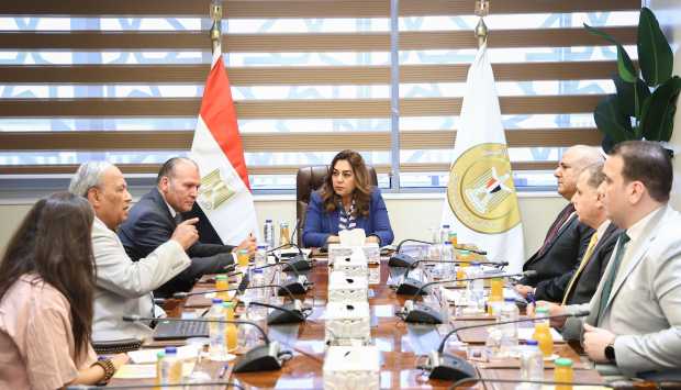 وزيرة التنمية المحلية تبحث آليات دعم المشروعات الصغيرة بالمحافظات 
