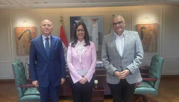 مسارح الطليعة والعرائس.. محور لقاء وزيرة الثقافة بمحافظ القاهرة 