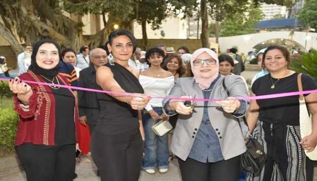 على أوتار اللون والخزف.. ثنائية فنية للتصوير والنحت بمتحف مختار (صور) 