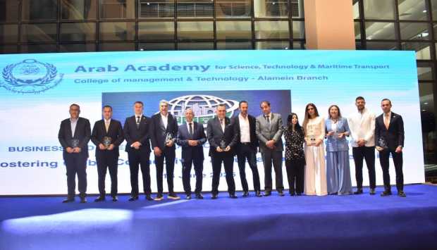 رئيس جامعة بورسعيد يلتقي سفراء 8 دول لتعزيز الشراكات الأكاديمية والبحثية الدولية 