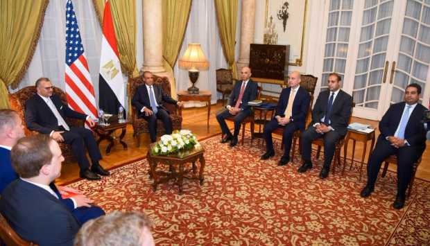 وزير الخارجية يبحث مع كبير مستشاري الرئيس الأمريكي للشئون العربية والإفريقية التطورات الإقليمية 