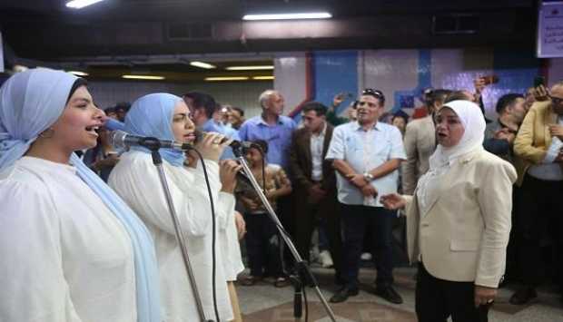 في محطة الشهداء.. الثقافة تفاجئ ركاب المترو بعروض من دار الأوبرا (صور) 