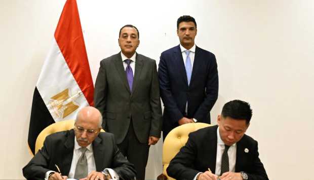2 مليار جنيه في المرحلة الأولى.. مدبولي يشهد توقيع عقد إنشاء مصنع لإنتاج البطاريات الكهربائية 