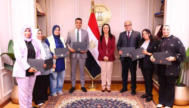 وزيرة التضامن تؤكد أهمية قطاع المعارض والتسويق والأسر المنتجة 
