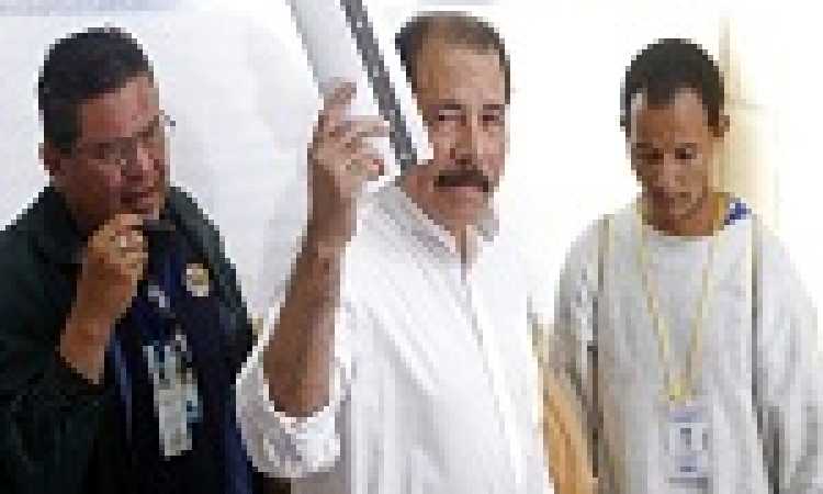 دانيال اورتيجا يدلى بصوته فى الانتخابات 