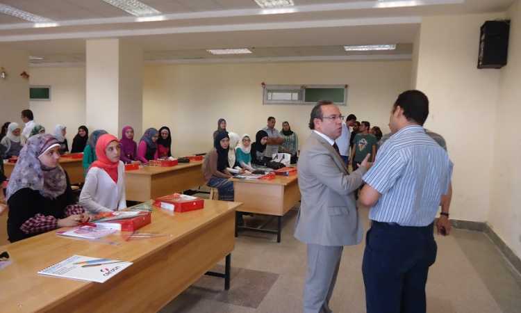 طلاب فنون تطبيقة بجامعة بنها 