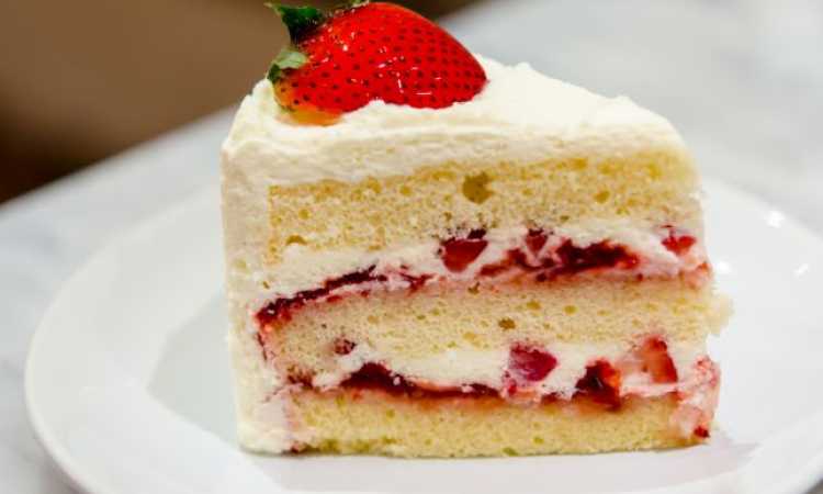 كيك الفروالة بالكريما