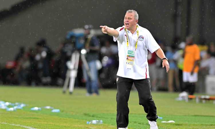 شوقي غريب المدير الفني للمنتخب