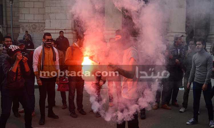 طلاب الإخوان يشعلون الشماريخ - صورة أرشيفية