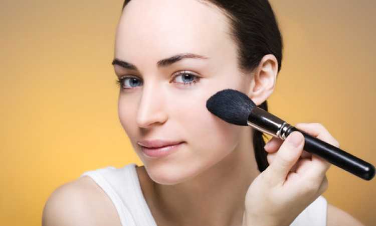 استخدام بودرة الوجه