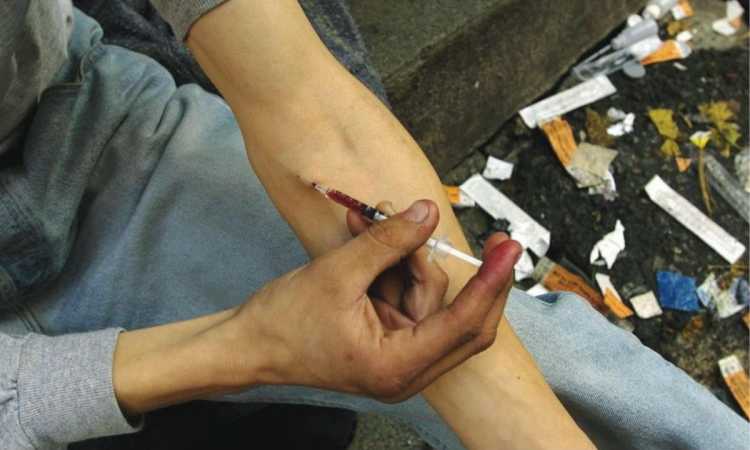 تعاطى مخدرات