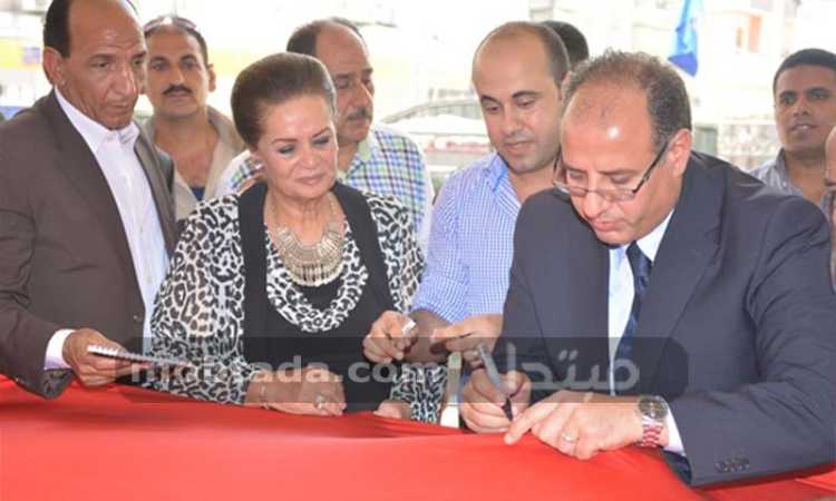  توقيع محافظ البحيرة علي اطول علم مصر