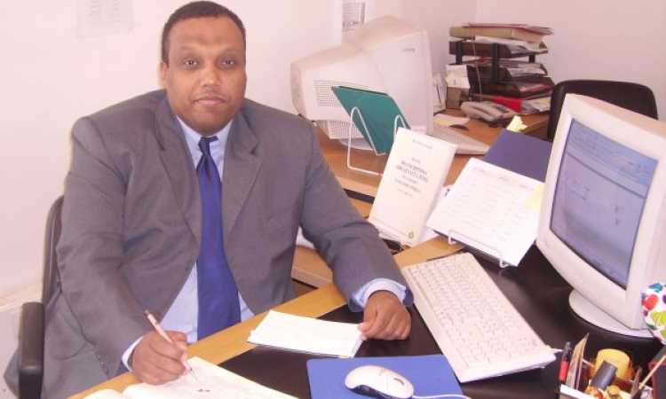 الدكتور لؤى محمود سعيد - مدير مركز الدراسات القبطية بالإسكندرية