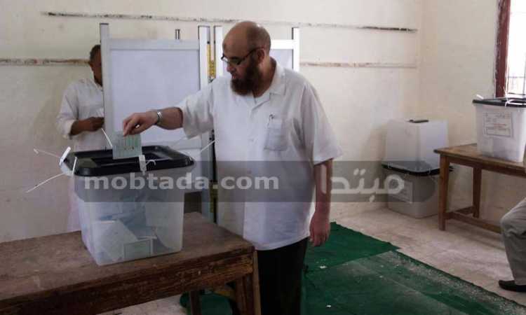 يونس مخيون