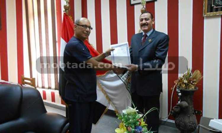لوان يكرم مدير مستشفى دهب المركزى 