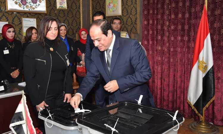السيسى يدلى بصوته فى الانتخابات