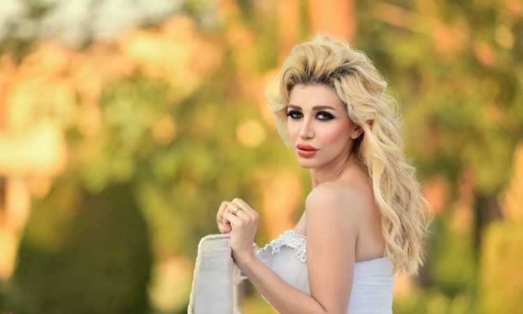 سارة نخلة