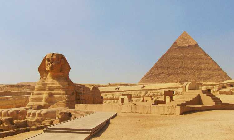  الأهرامات وأبو الهول - صورة أرشيفية