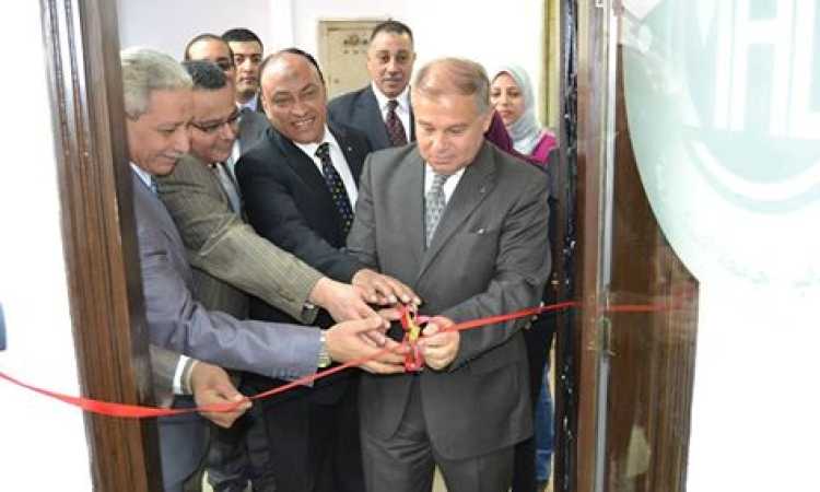رئيس جامعة الإسكندرية خلال الافتتاح