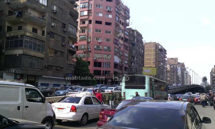 موقف ميكروباص على مطلع كوبرى الدقى