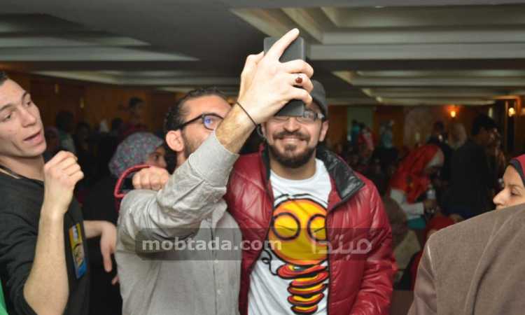 سيلفى أحمد يونس فى مستشفى أبو الريش