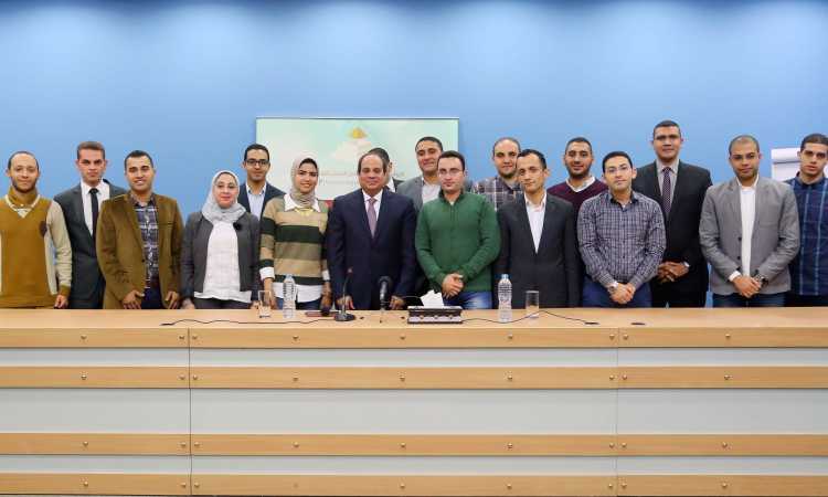 السيسى مع البرنامج الرئاسى لتأهيل الشباب للقيادة