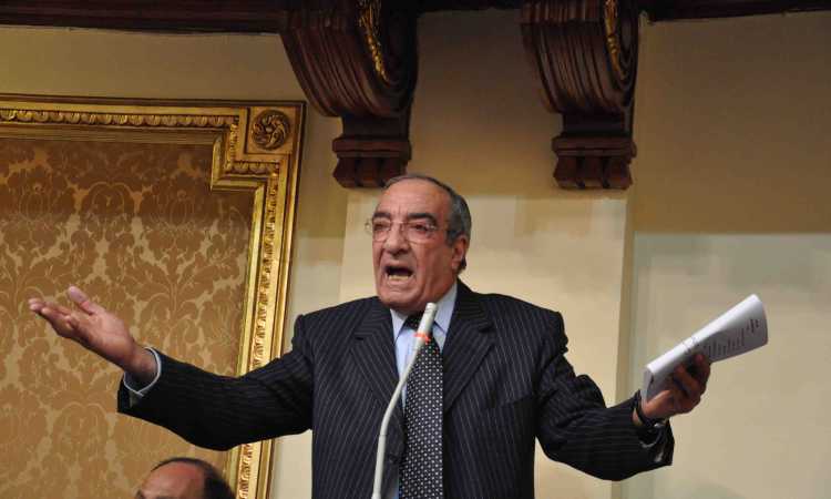 زكريا عزمى