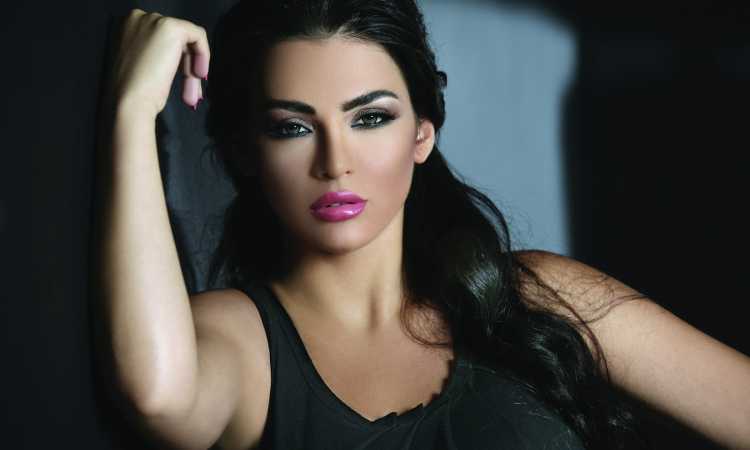 الفنانة قمر 