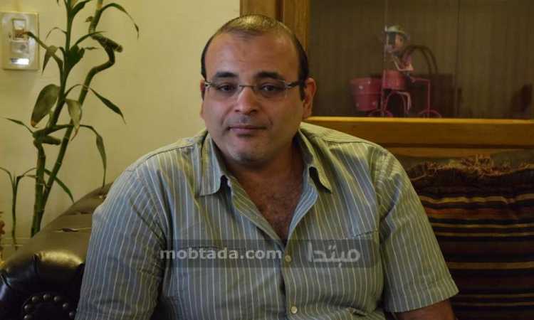   الشاعر أيمن بهجت قمر