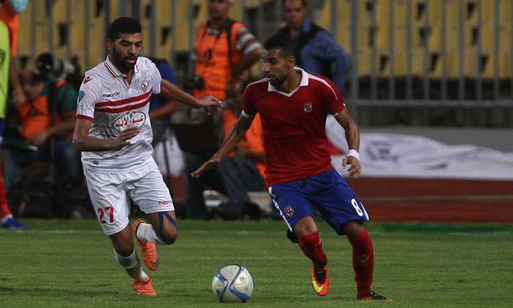 على فتحى لاعب الزمالك ومؤمن زكريا لاعب الأهلى - أرشيفية