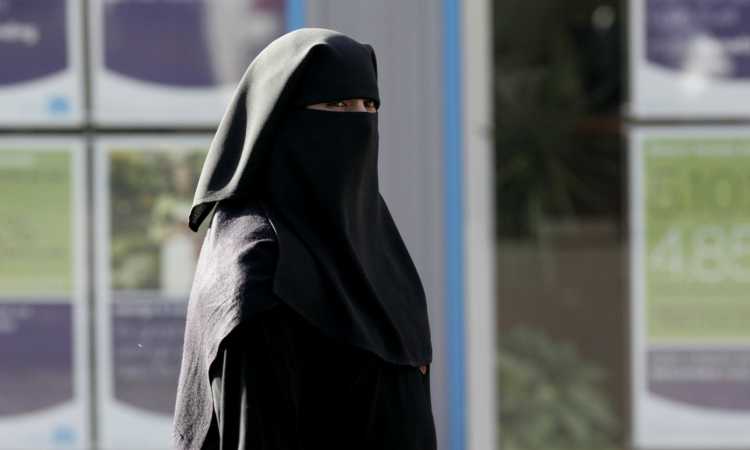 منتقبة