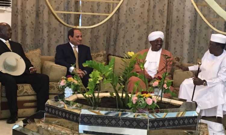 السيسى مع رؤساء السودان وتشاد والأوغندى