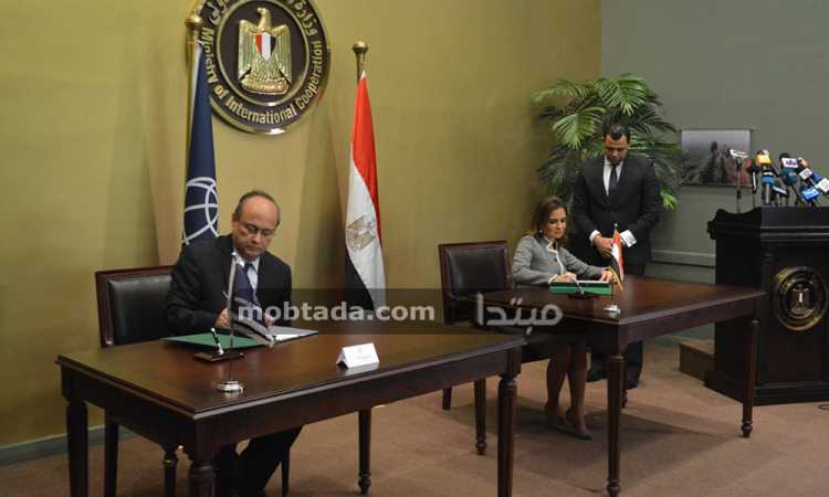 الدكتورة سحر نصر وزيرة التعاون الدولى وسعد عالم مدير فرع صندوق النقد الدولى فى مصر