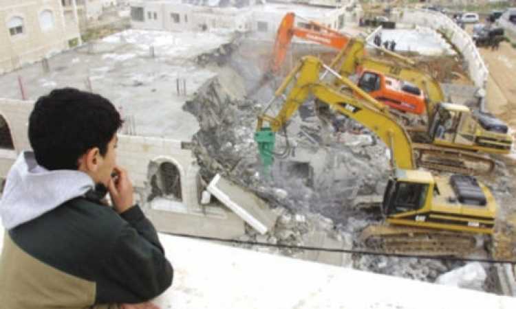 الاحتلال يهدم منازل فلسطينية 