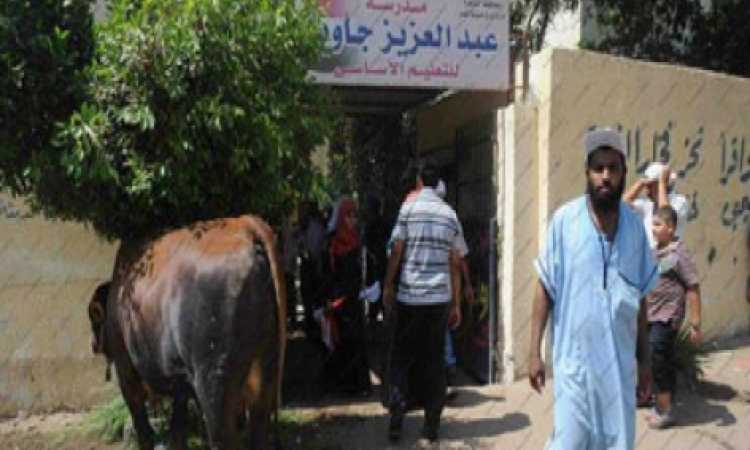 احتلال انصار المعزول لمدرسة عبدالعزيز جاويش