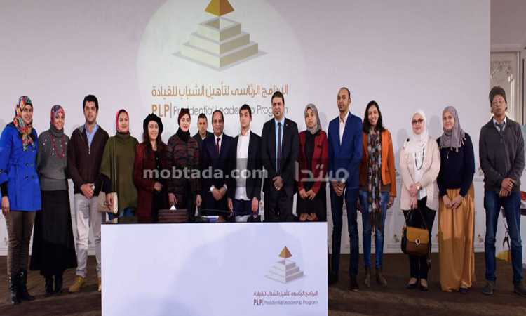 الرئيس يزور طلبة البرنامج الرئاسى