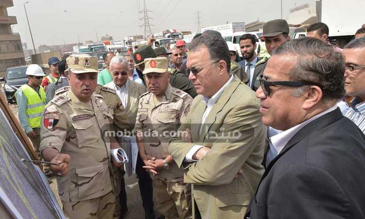وزير النقل ورئيس الهيئة الهندسية فى محور روض الفرج