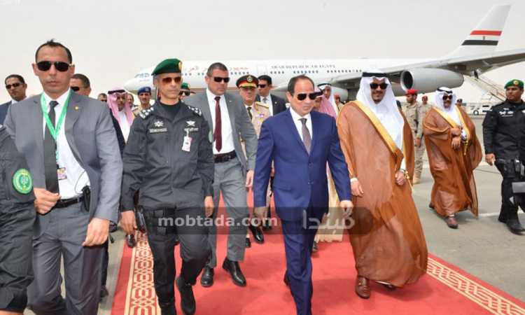 وصول السيسى الى مطار قاعدة الملك سلمان الجوية 
