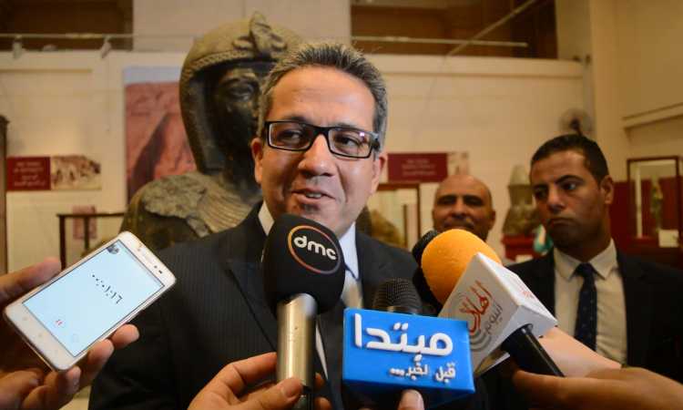 الدكتور خالد العنانى