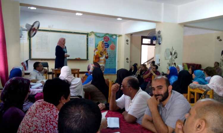 المعلمون أثناء التدريب