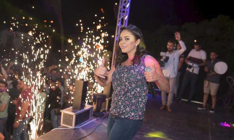 ياسمين نيازى