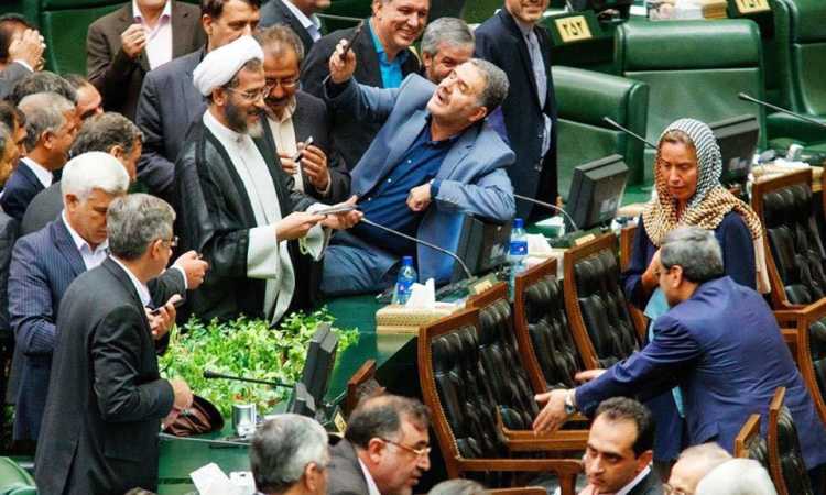 فيديريكا موجيرينى والنواب الإيرانيون