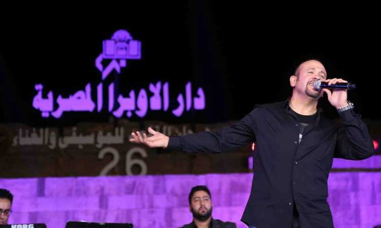 هشام عباس