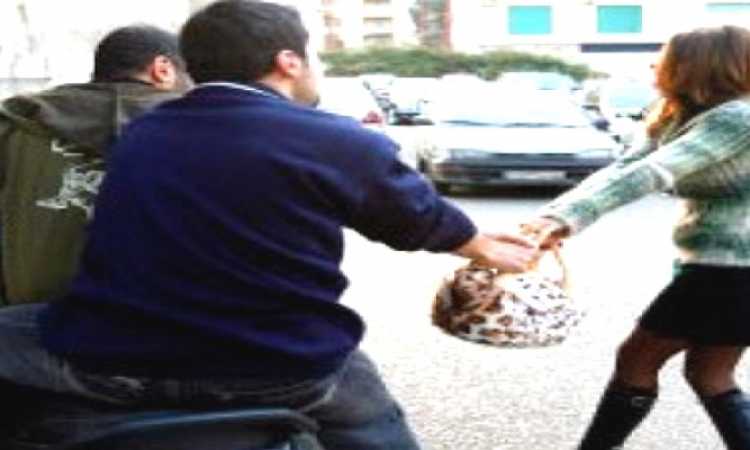 سرقة حقيبة سيدة