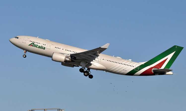 طائرة إيطالية