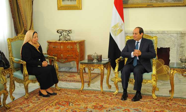 الرئيس السيسى والمستشارة فريال قطب