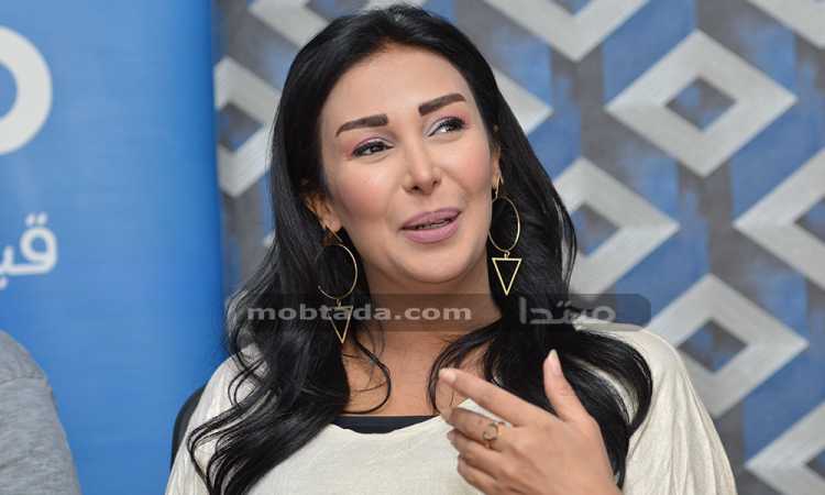 شاهيناز