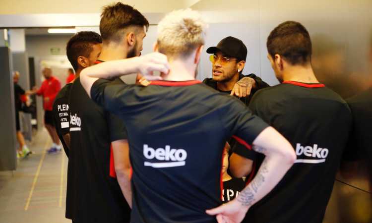 نيمار وزملاءه فى برشلونة